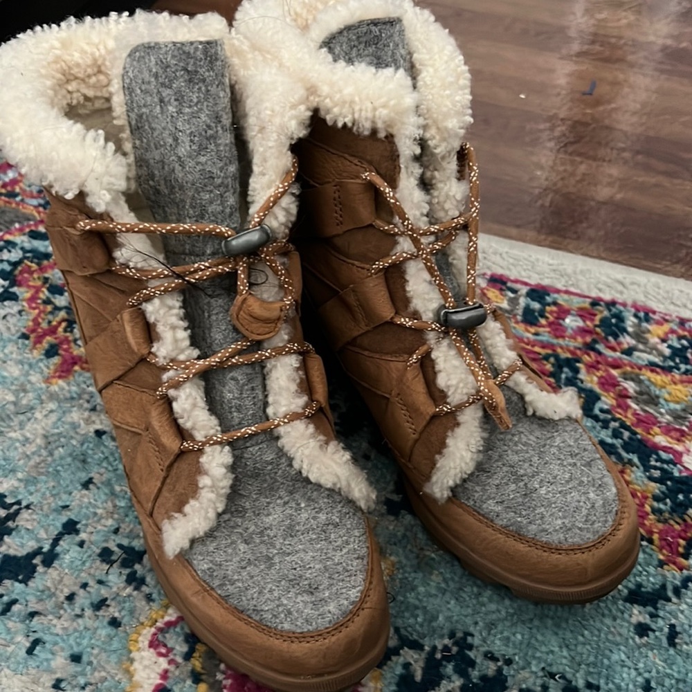 Size 10 suede sorrel wedges